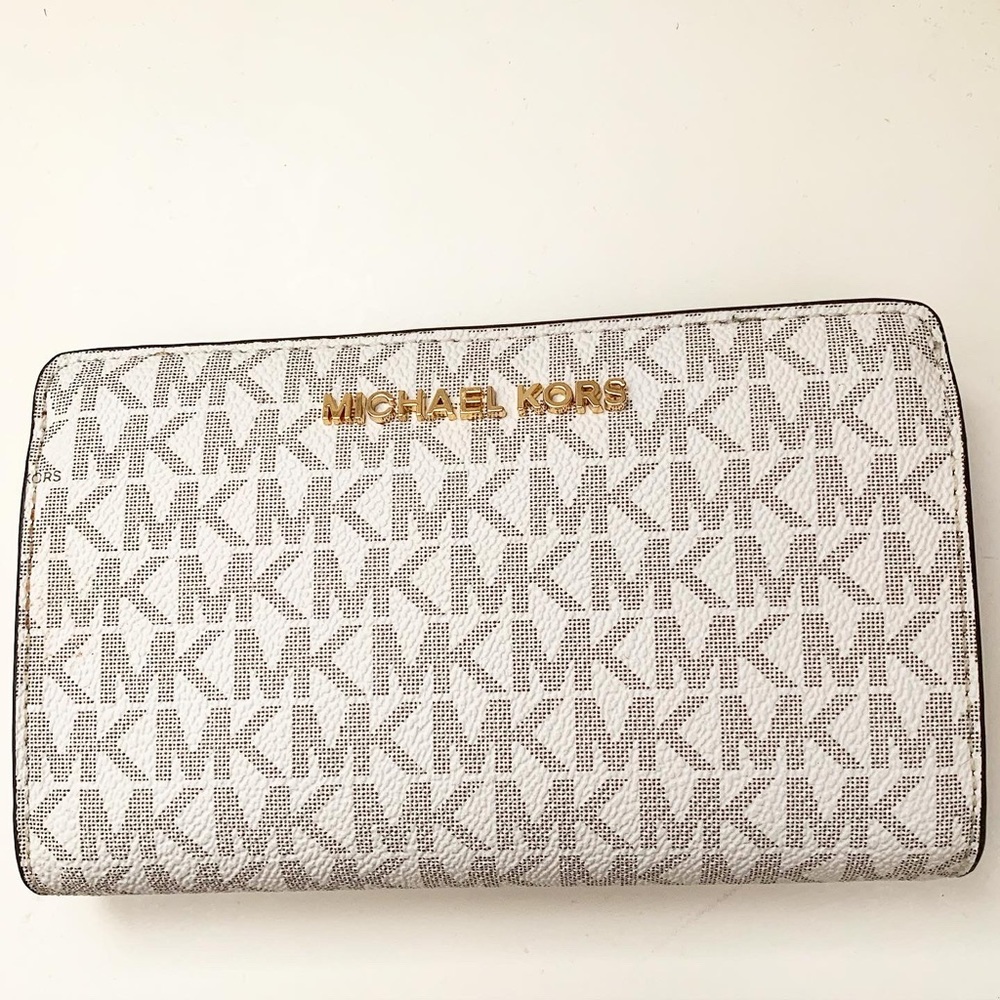 BRAND NEW / NEVER WORN -Micheal Kors Wallet